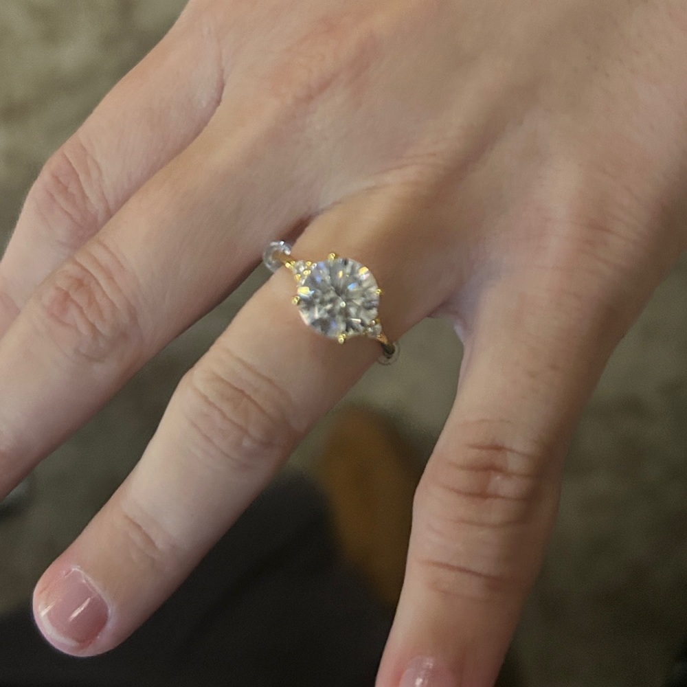 3 Carat Moissanite ring with Sparkling Clear Stone - Picture 11 of 11